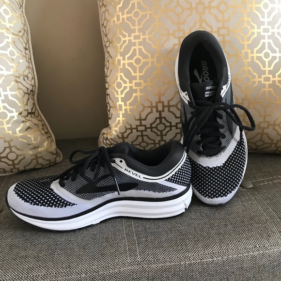 brooks womens shoes size 8